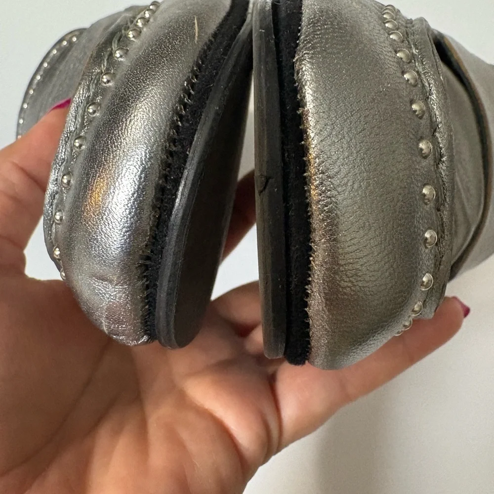 L’idea by Lori‎ Aged Silver All Leather Loafers w Silver Studs Throughout. 6.5